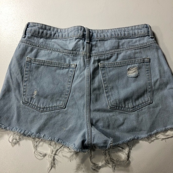 Forever 21 Distressed high waisted Shorts Size 31 - Picture 2 of 8